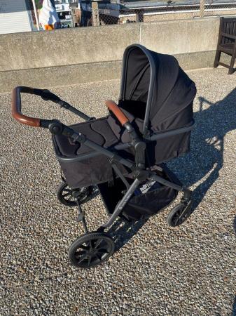Image 1 of COSMO ALL IN ONE I-SIZE TRAVEL SYSTEM & ISOFIX BASE × 1