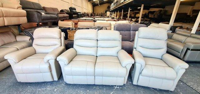 Image 2 of La-z-boy Tulsa grey leather 2 seater sofa and 2 armchairs