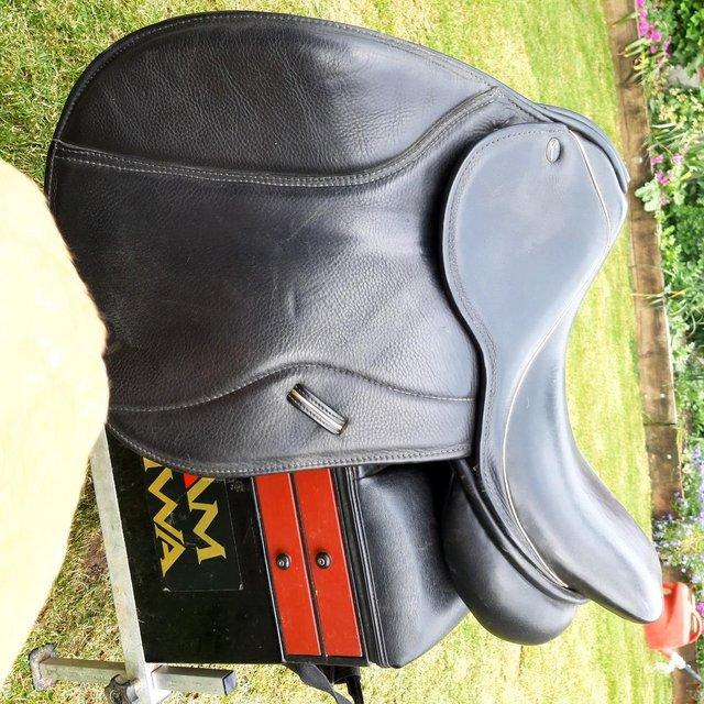 Preview of the first image of Silhouette Black 18 inch Saddle.