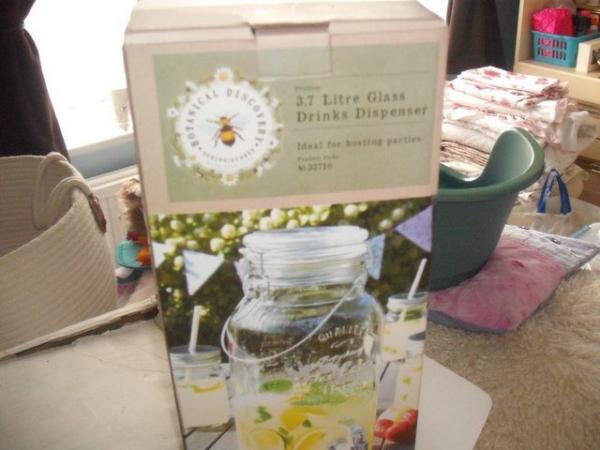 Image 3 of Botanicle Glass Drink Dispenser (new and boxed) 3.7 litre