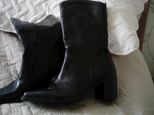 Image 1 of Ladies Black leather Western style boots