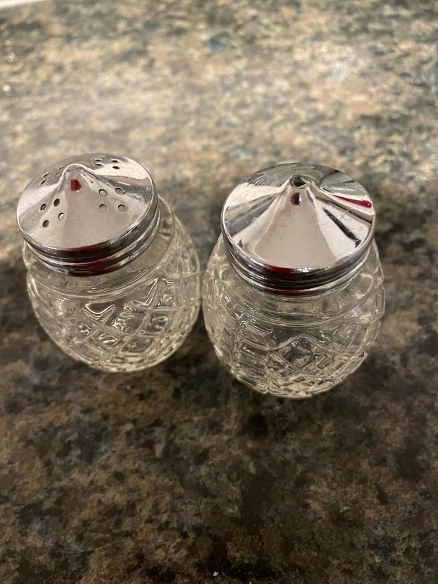 Preview of the first image of Glass Salt and peper set.