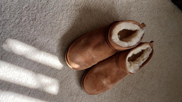 Preview of the first image of Brown Suede Cosy Ladies Slippers size 4 unused as new.
