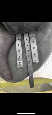 Image 3 of Wintec GP saddle changeable gullet type synthetic black 17”