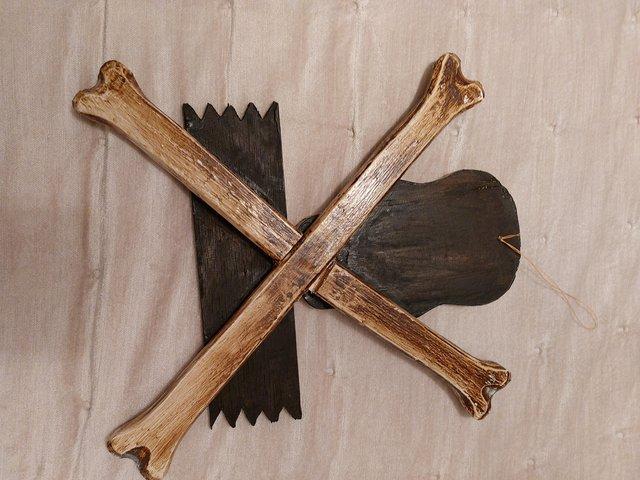 Preview of the first image of Pirate sign - wooden, keep out.