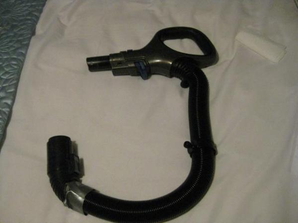 Image 2 of SHARK LIFT-AWAY Hoversuction flexable hose