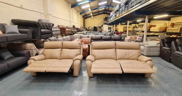 Image 7 of La-z-boy Winchester cream leather electric 3+2 seater sofas