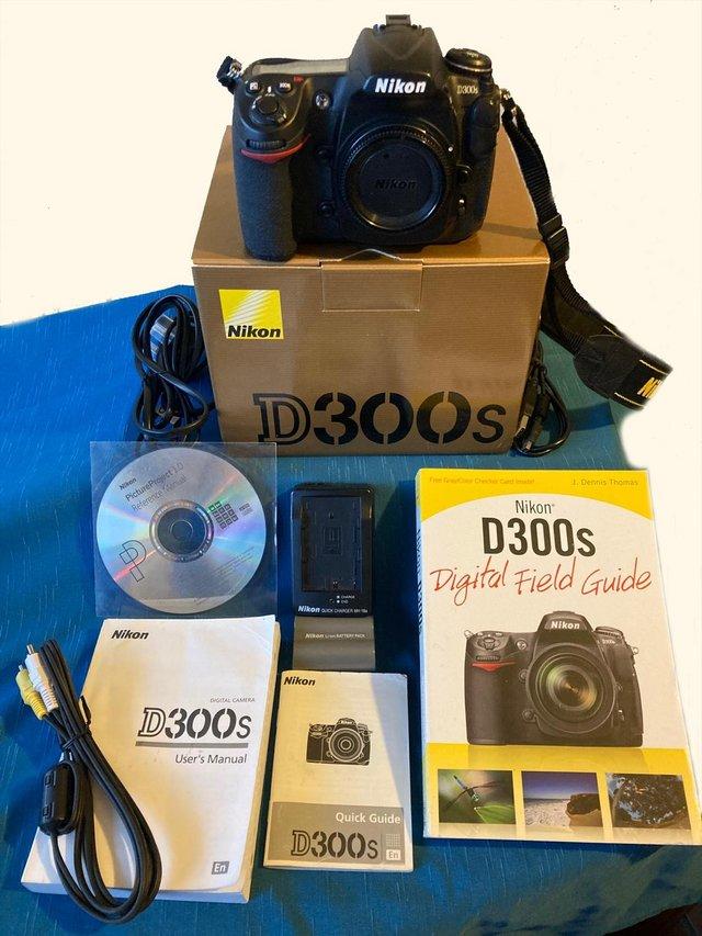 Nikon D300s, 12.3-Megapixels, Very Low Shutter Count For Sale in