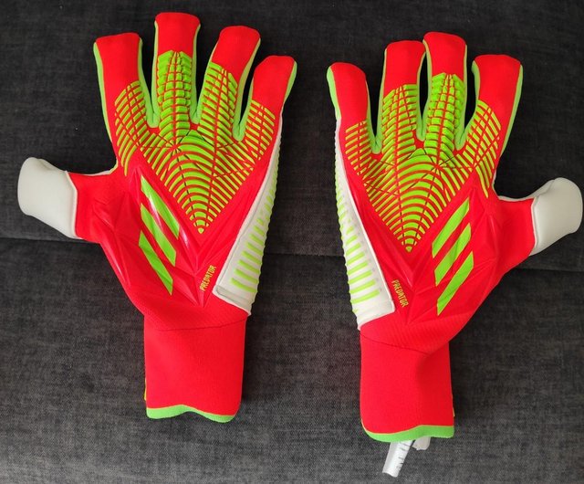 Preview of the first image of ADIDAS PREDATOR GL PRO GOALIES GLOVES..