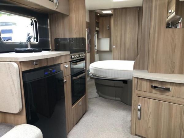 Image 9 of 2017 SWIFT CHALLENGER 580 ALDE,FIXED ISLAND BED,STUNNING CON