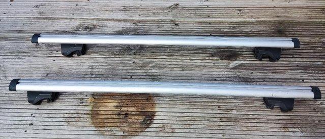Preview of the first image of Pair of used lockable aluminium 'through' Thule roofbars.