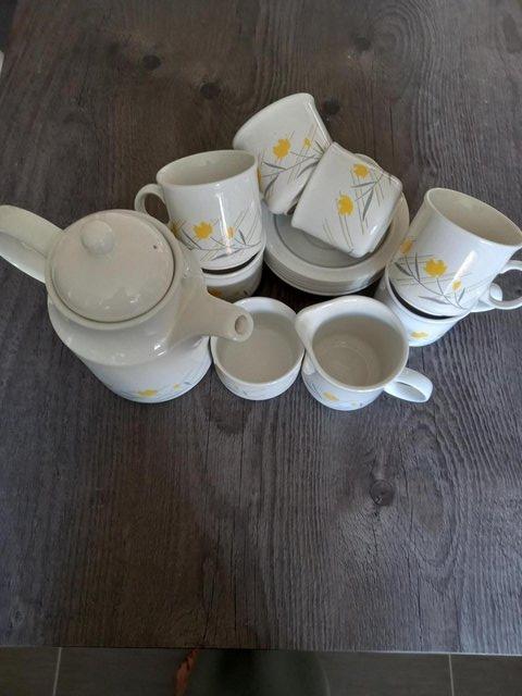 Preview of the first image of Coffee/tea pot,milk jug, sugar bowl & 6 cups/saucers.