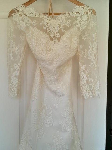 Preview of the first image of Wedding Dress Size 12 Ivory.
