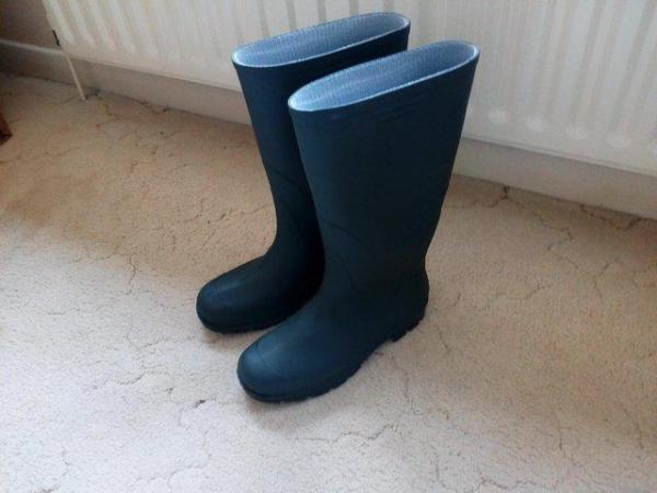 Image 2 of Green men's size 9 Wellington boots