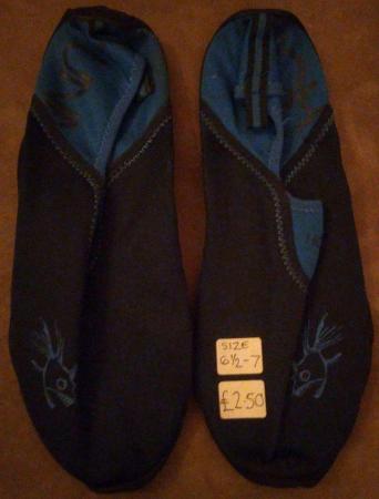 Image 2 of Mens Size 6 1/2 - 7 Beach Shoes (blue with fish design)