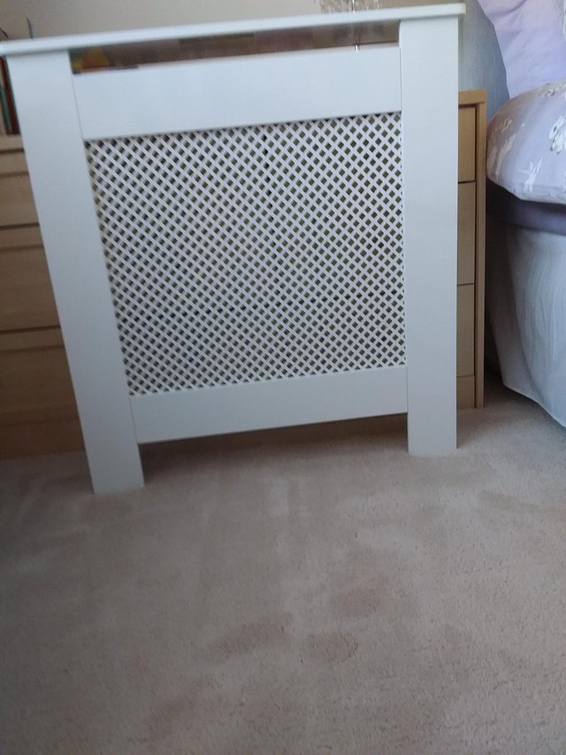 Preview of the first image of Radiator cover in white, very sturdy..