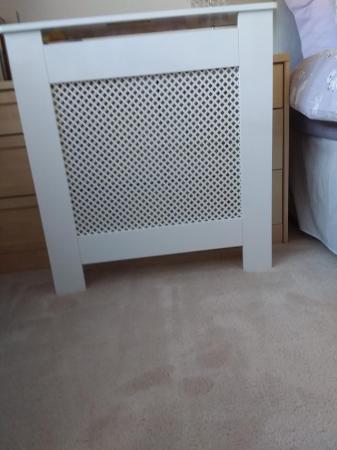 Image 1 of Radiator cover in white, very sturdy.
