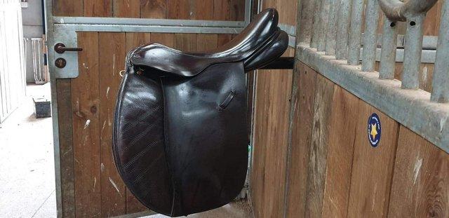 Image 3 of 17" W VSD havana leather saddle