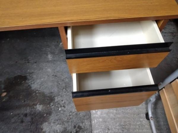 Image 2 of Large office desk with lockable drawers