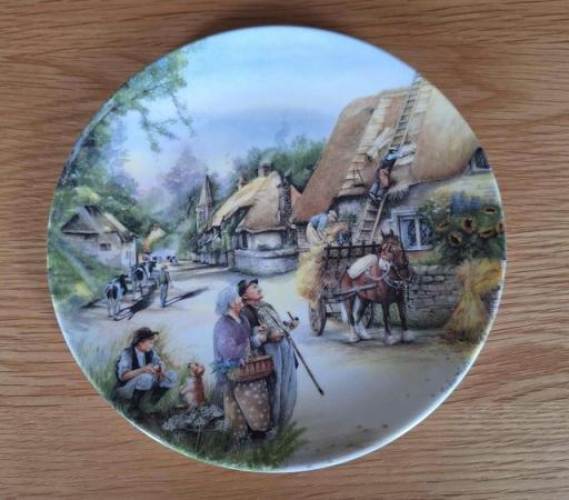 Image 4 of 2 x Royal Doulton 7.5 Inch Plates