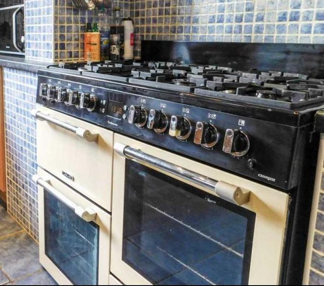 Preview of the first image of Cream gas range oven with nine hobs.