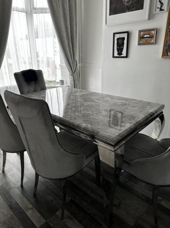Image 3 of Marble table x 4 velvet chairs