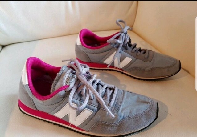 Preview of the first image of NEW BALANCE TRAINERS SIZE UK 3.5 GREY AND PINK.