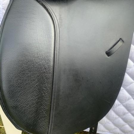 Image 3 of Kent and Mastes 17.5 inch cob dressage saddle