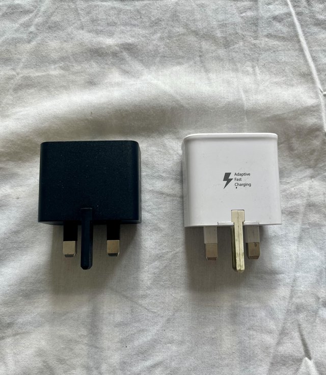Preview of the first image of 2x usb Travel adapter Samsung/Asus.