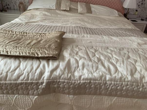 Image 2 of Dunelm Bed cover and 2 pillow cases