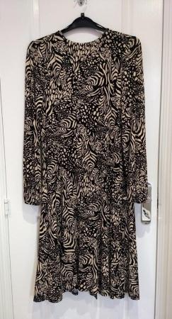 Image 16 of New with Tags Wallis Petite Wrap Dress Size UK 8