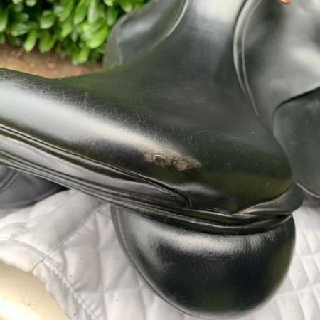 Image 20 of Kent And Masters 17 inch Jump saddle