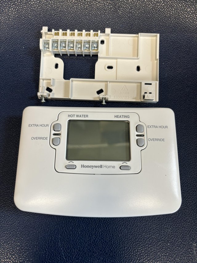 Preview of the first image of Honeywell Home ST9400C Programmer.