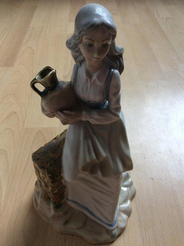 Preview of the first image of Lady figurine porcelain ornament.