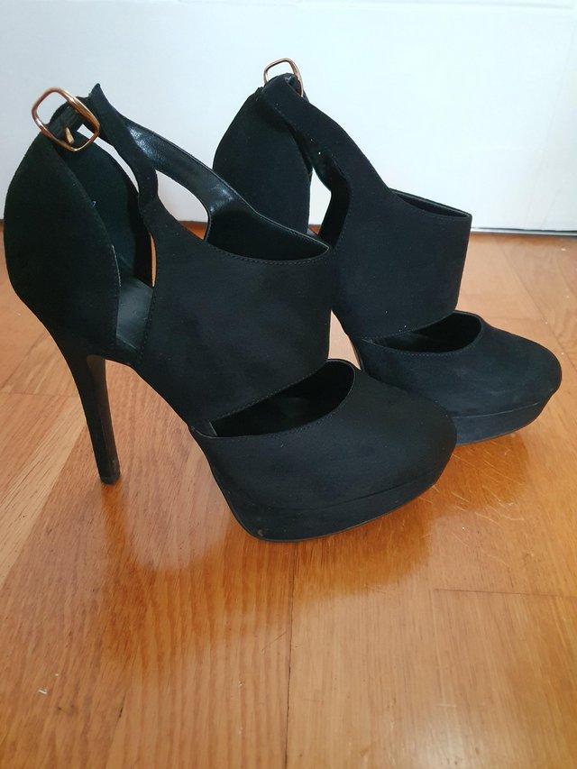 Preview of the first image of Womens Size 5/38 Black platform stilletto.