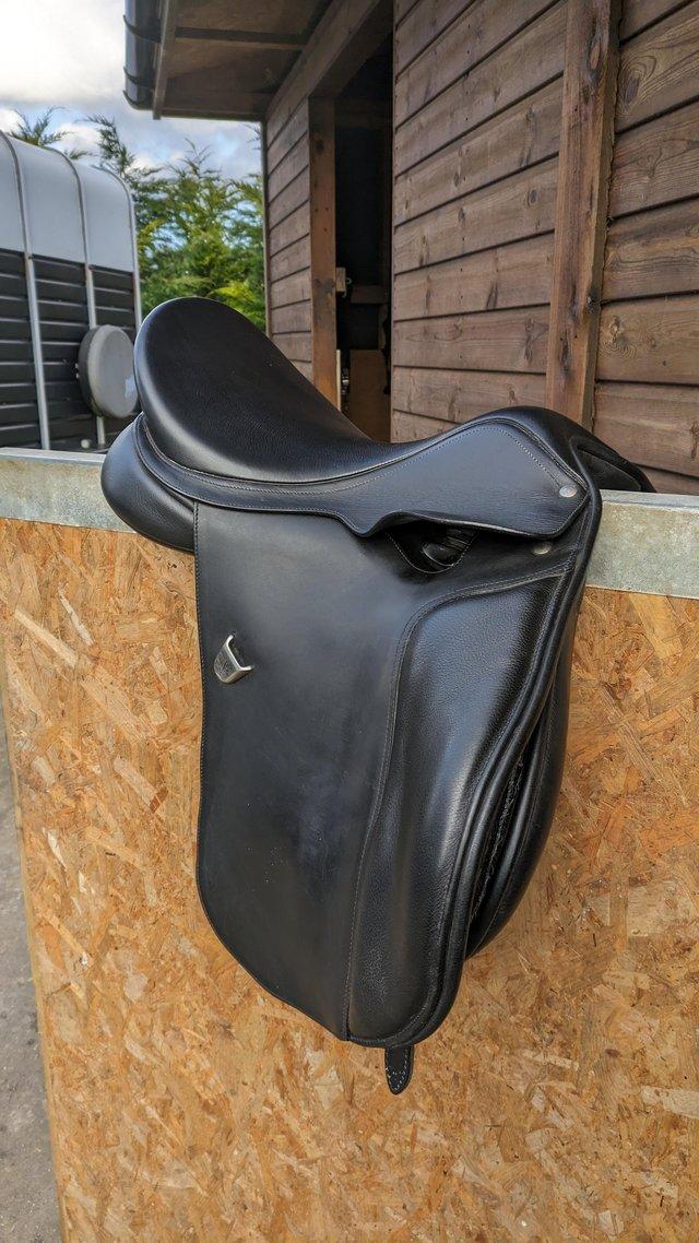 Preview of the first image of Black Bates saddle . GP 16 1/2. Inches.
