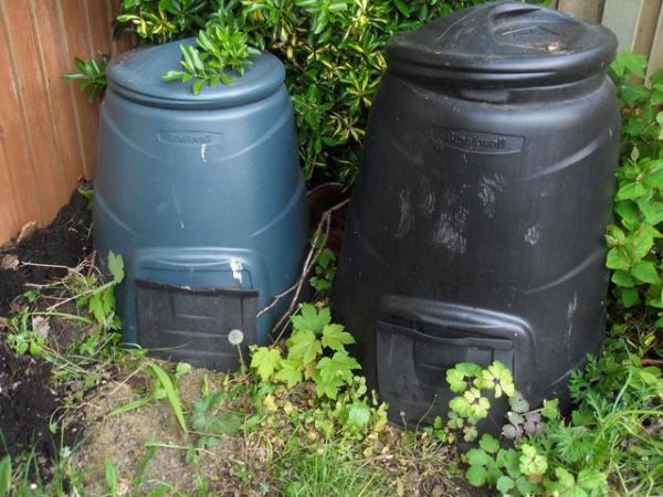 Image 3 of black 220 ltr Compost bin