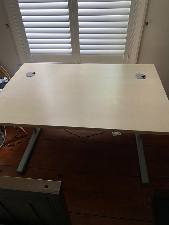 Preview of the first image of FREE desk - available for collection asap.