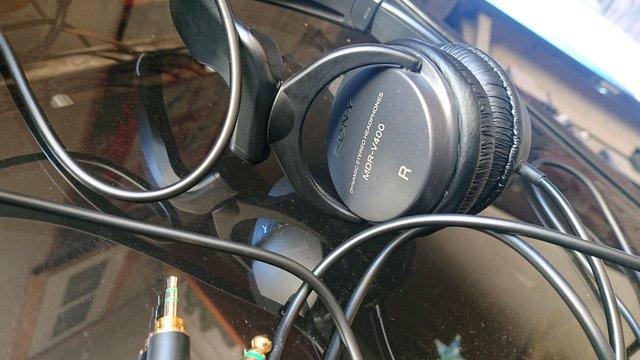 Preview of the first image of Sony MDR V400 Monitor Headphones.