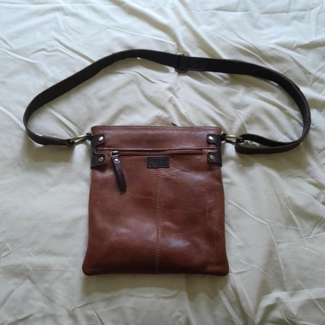 Preview of the first image of Badbury and Oak Woman's cross-body / shoulder bag.