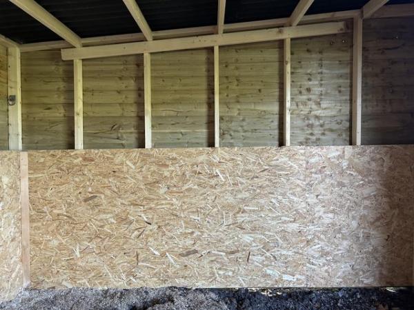 Image 3 of 12 x 12 stable with skids, kick boards,& overhang