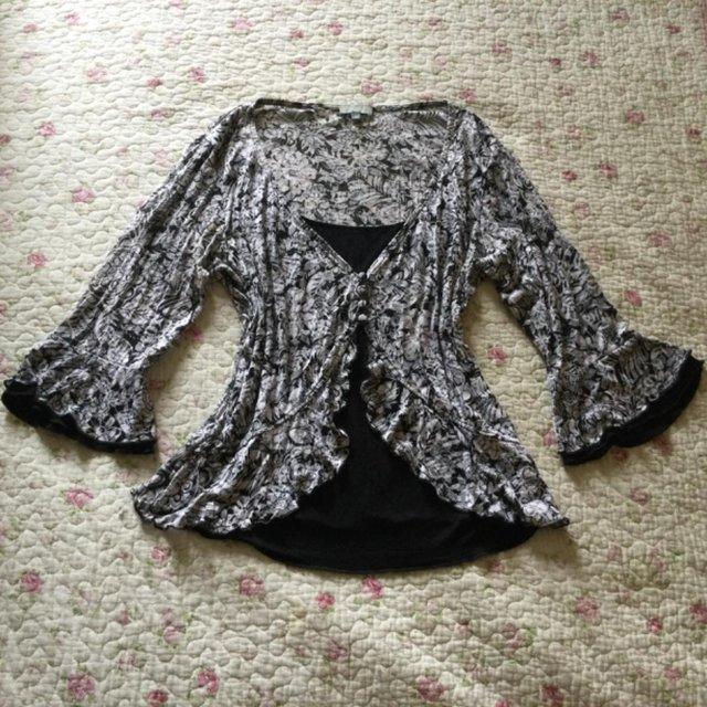 Preview of the first image of Size 16 PER UNA Pretty Layered Black & White Flattering Top.