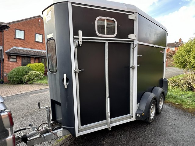 Preview of the first image of Ifor Williams HB511 horse trailer.