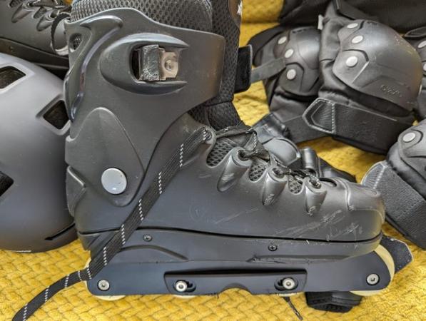 Image 3 of Inline skates & safety gear
