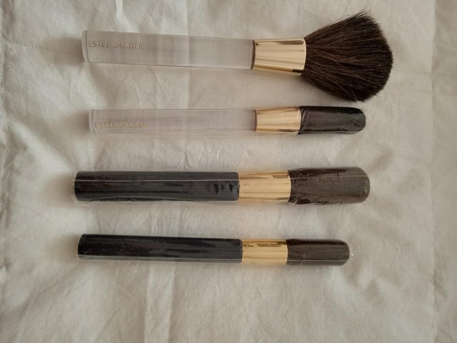 Preview of the first image of Estee Lauder Make-Up Brushes.