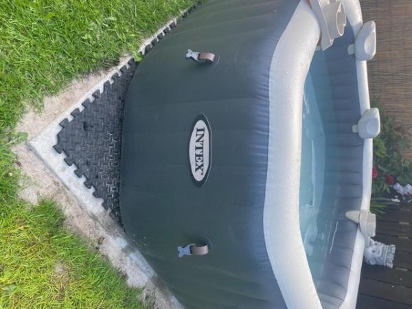 Image 1 of INTEX hot tub verry good condition