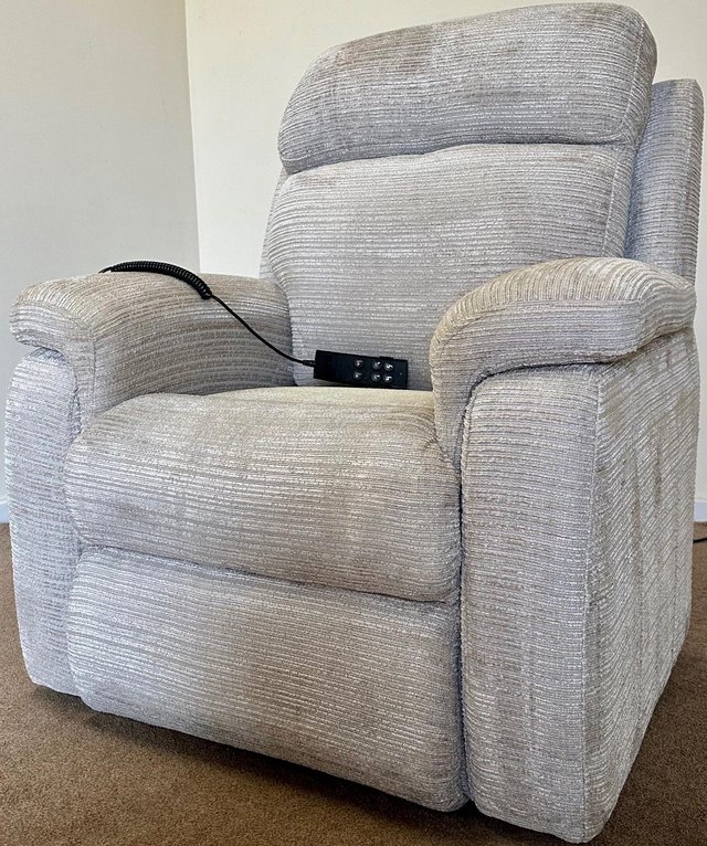 Preview of the first image of DFS LUXURY ELECTRIC RISER RECLINER DUAL MOTOR CHAIR DELIVERY.
