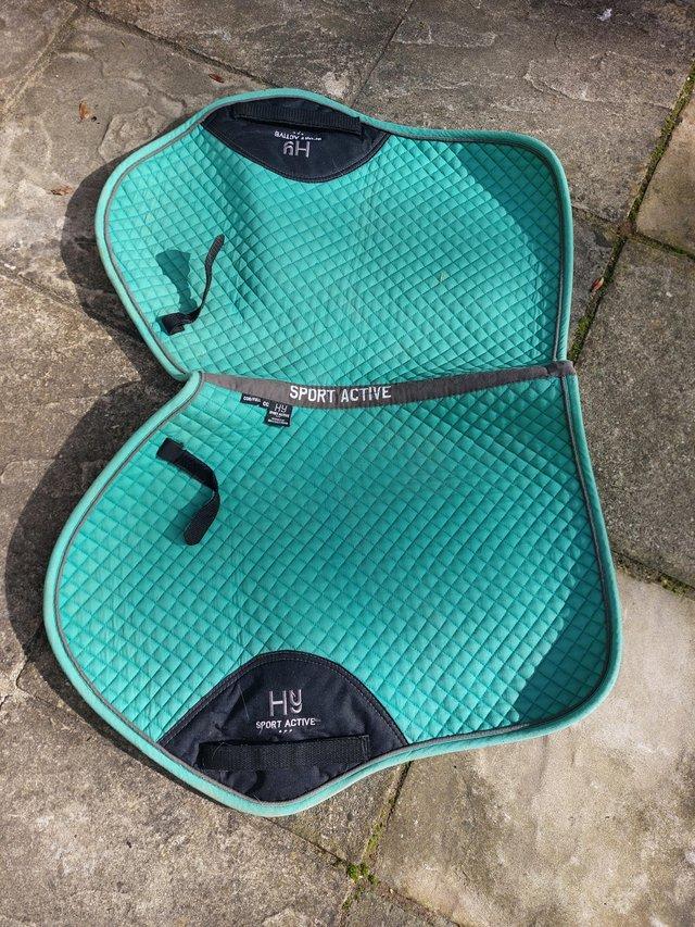 Preview of the first image of Turquoise HY Sport active saddle pad..
