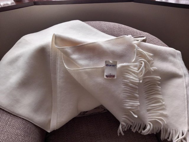 Preview of the first image of Damart Wrap/Pashmina .....