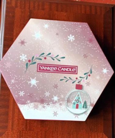 Image 3 of Yankee  Candles  Snow Globe Wonderland Gift Set